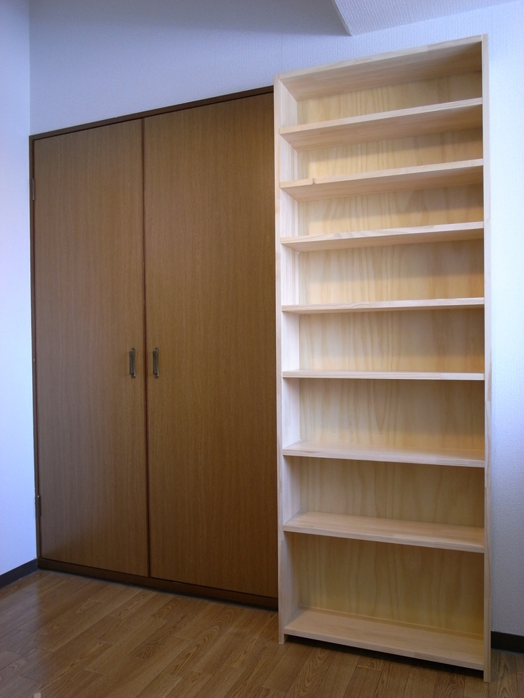 高価値セリー 木製本棚（パイン材、シナベニヤ、透明ウレタン３層 