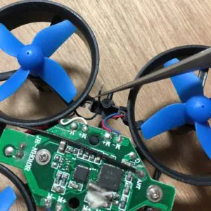 ミニドローン(Luxon D-005)修理(断線したケーブルをはんだ付け) | 自作
