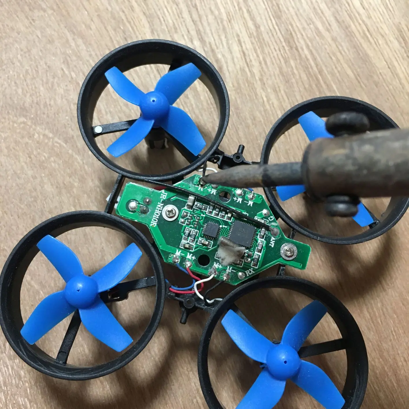 ミニドローン(Luxon D-005)修理(断線したケーブルをはんだ付け) | 自作